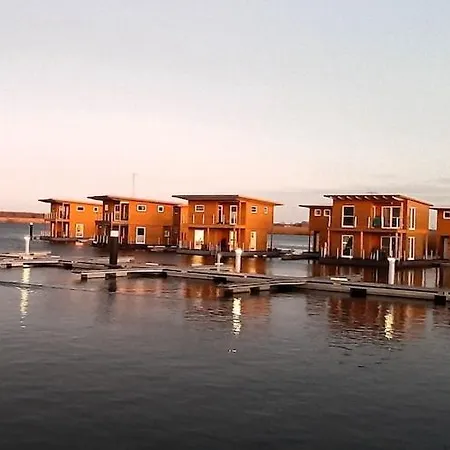 Hausboot In Am Bodden * Kroslin