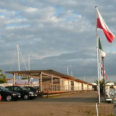 Hausboot In Am Bodden Botel
